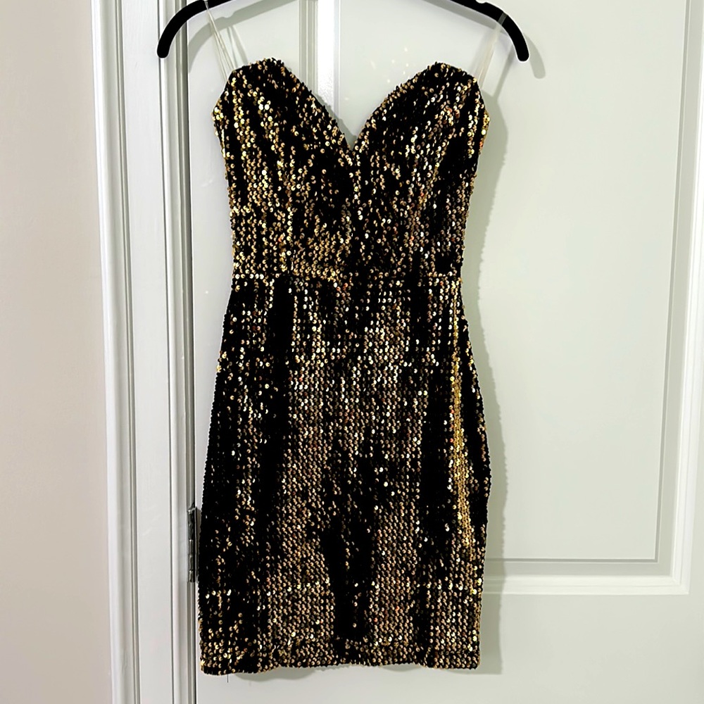 Gold Sequin Strapless Dress w/ boning! New sz small! Perfect Holiday Dress ✨